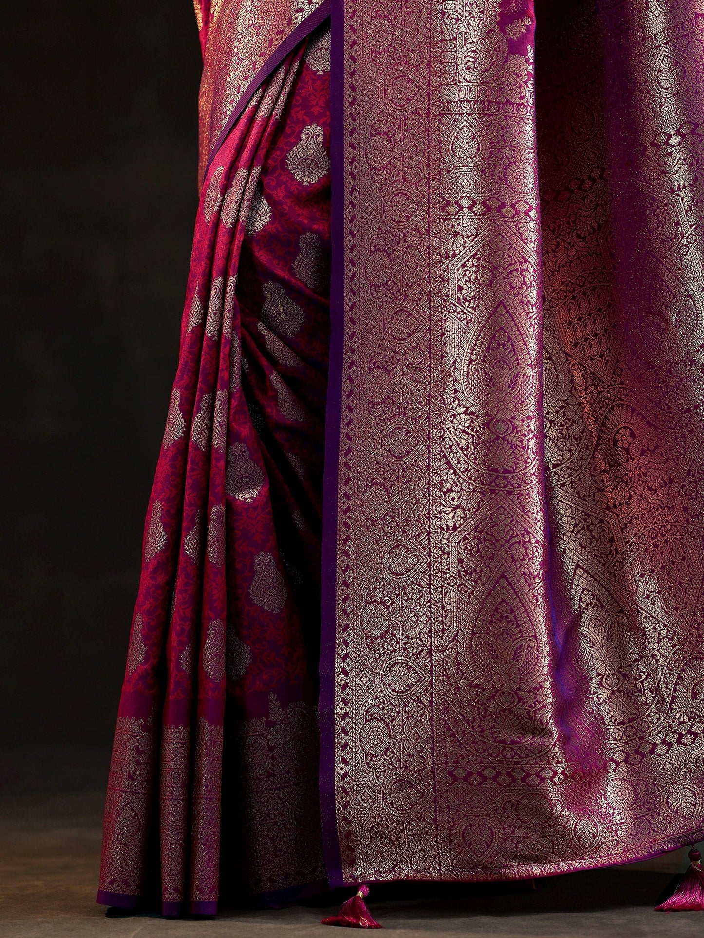 Silk Blend Saree With Unstitched Blouse Piece