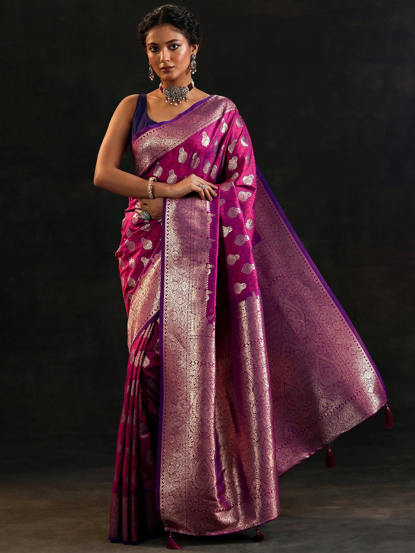 Magenta Woven Design Banarasi Silk Blend Saree With Unstitched Blouse Piece